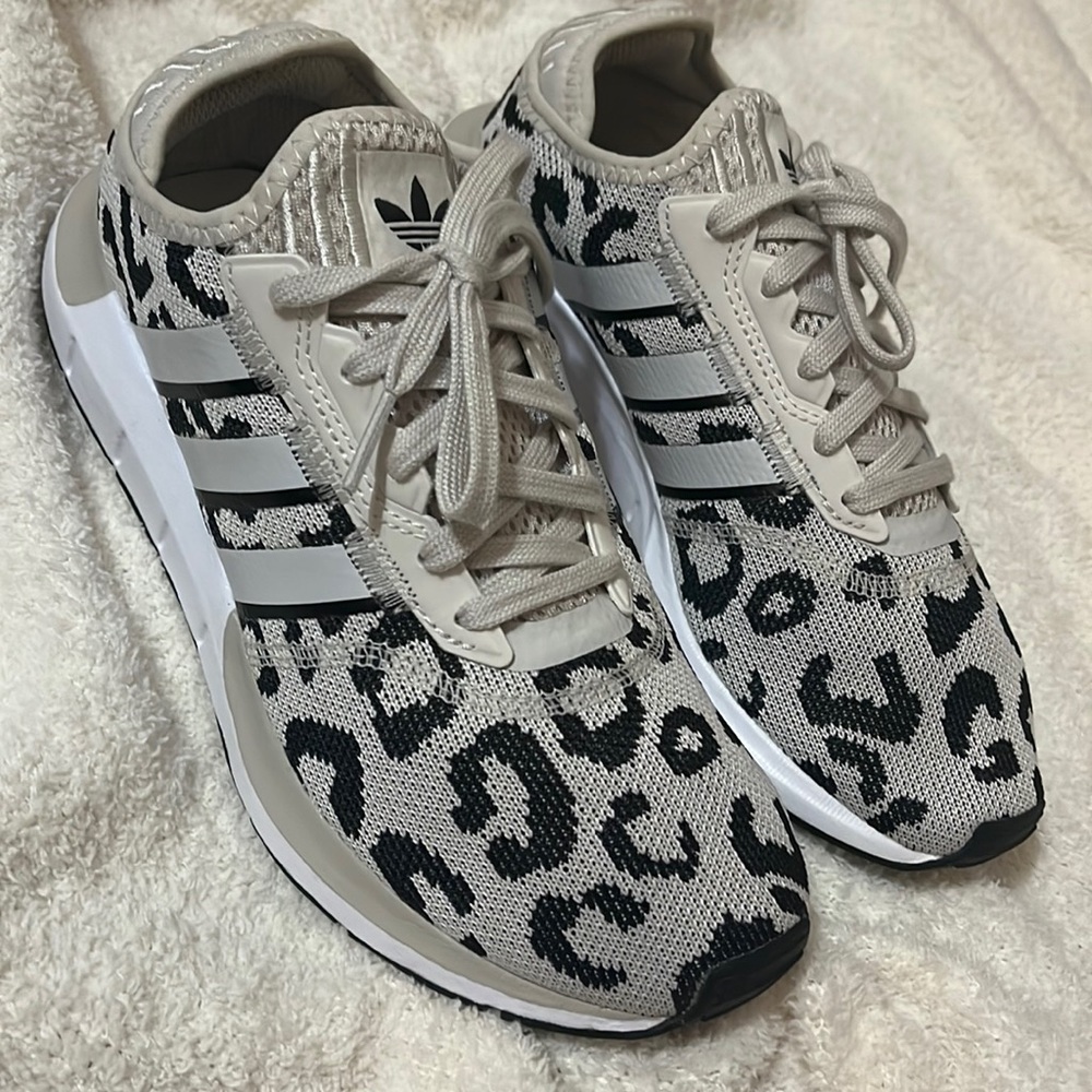 *new* adidas swift run